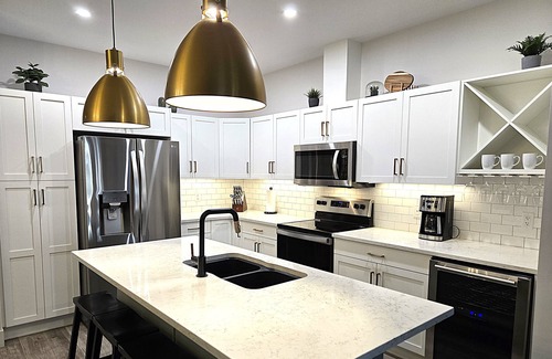 Okanagan-Similkameen House | π‘ Luxury 5BR Home right by the beach| Wine Country Views π·EV charger