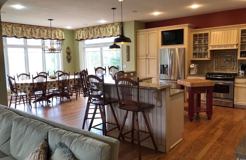 Rome House | LUXURY 5BR LAKE HOUSE MINUTES FROM SAND VALLEY GOLF COURSE AND LAKE PETENWELL