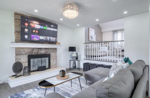 West Hill Villa | Luxury 5BR Villa in Scarborough