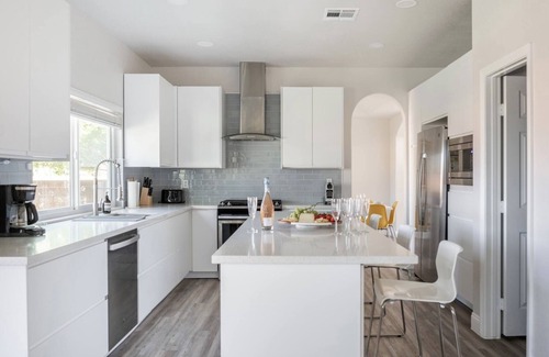 Paradise House | Luxury 5BR4BA House with Pool & Spa close to Vegas Strip
