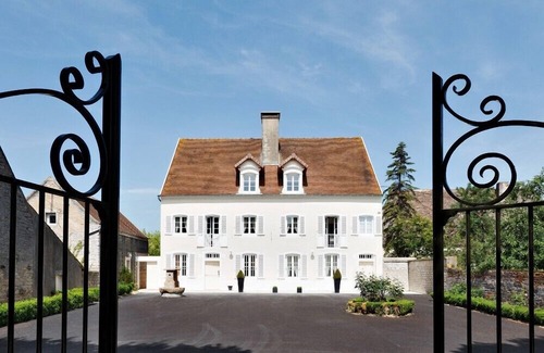 Saunieres House | Luxury. 6 suites, heated pool, sauna, hammam, fitness.