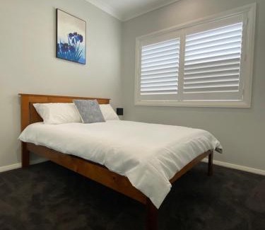Gledswood Hills House | Luxury 7 Bedroom Home - Sleeps 16 Guests