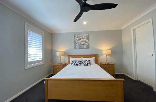 Gledswood Hills House | Luxury 7 Bedroom Home - Sleeps 16 Guests