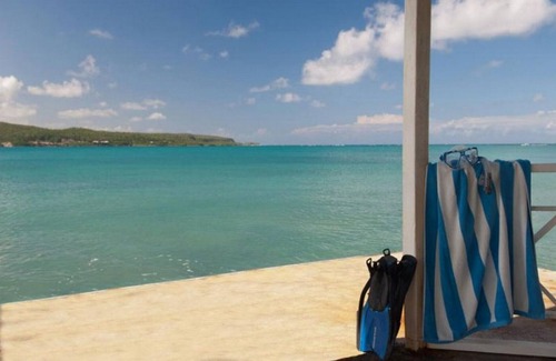 Discovery Bay Villa | Luxury 7 bedroom private beach front villa in Discovery Bay