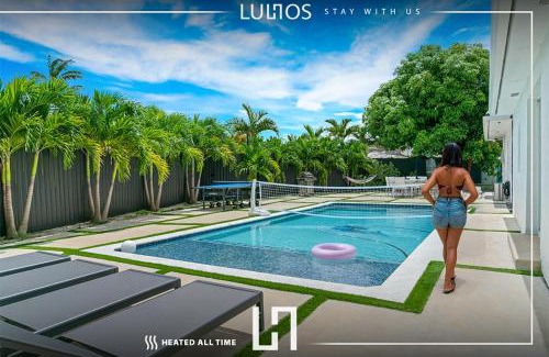 Kendale Lakes House | Luxury 7BR Retreat with Games, Pool & Mini Golf L68
