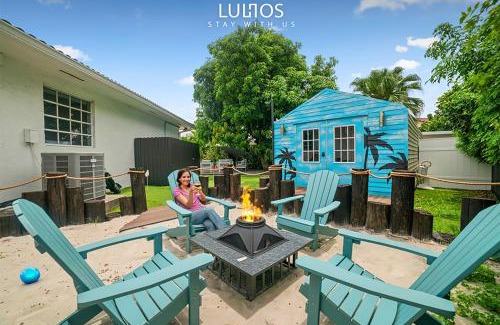 Kendale Lakes House | Luxury 7BR Retreat with Games, Pool & Mini Golf L68