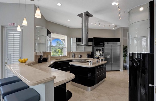 Plantation Villa | Luxury 8-BR with Pool, Basketball & Volleyball