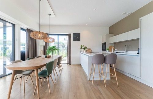 Biddinghuizen House | Luxury 8-person villa on the water with large sun terrace, wine climate cabinet, Quooker and bath. Pet friendly and air-conditioned!