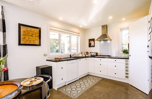 Martinborough Cottage | Luxury Accomodation on 26Rows Vineyard.