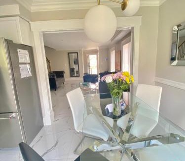 Vaughan House | Luxury Adventure, Rutherford Go station & Wonderland