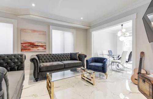 Vaughan House | Luxury Adventure, Rutherford Go station & Wonderland