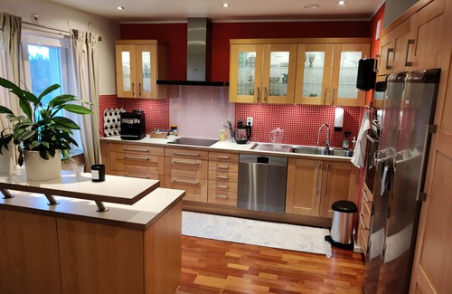 Katrineholm Villa | Luxury and comfortable upstairs 130 m2 "Central"