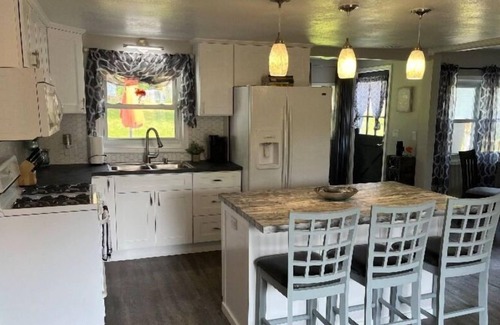 Hope House | Luxury and comfort lake house decor property