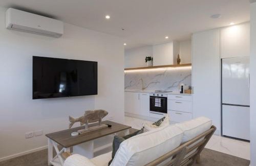 Mission Bay Apartment | Luxury Apart, Balcony & Seaviews, Full Laundry, Kitchen & Heat Pump