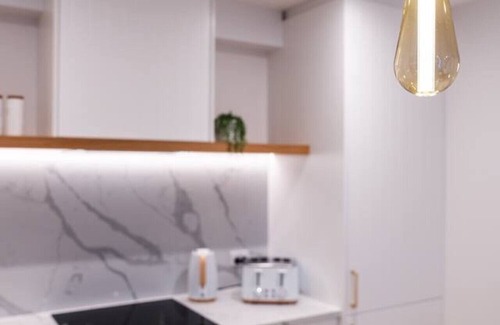 Mission Bay Apartment | Luxury Apart, Garden Views, Full Laundry, Kitchen