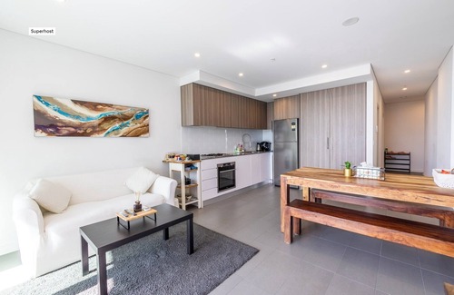 Burwood Apartment | Luxury Apartment City View One Bedroom - Superhost