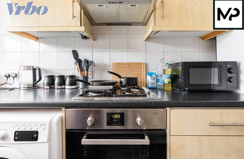 Epsom Apartment | Luxury Apartment For Short Lets and Serviced Accommodation Epsom with Parking