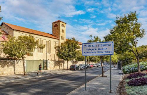 Emek Refaim Apartment | Luxury apartment in the heart of the German colony