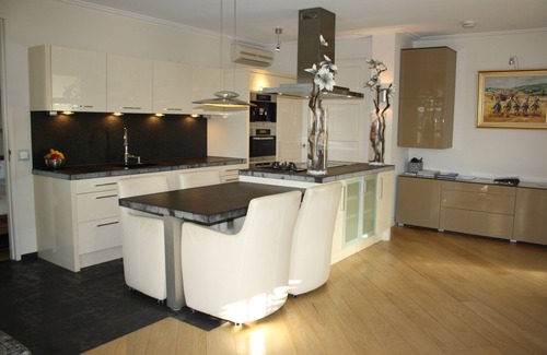 Volendam Apartment | Luxury apartment in the heart of the center of Volendam 30 meters from the harbor.
