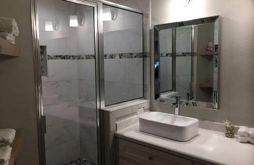 Granbury House | Luxury apartment is minutes from downtown. Lake and dock are on the property.