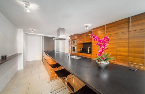 Montreux City Centre Apartment | Luxury Apartment Lake View & Center of Montreux by GuestLee