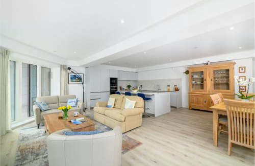 Newquay City Centre Apartment | Luxury Apartment very close to Tolcarne Beach