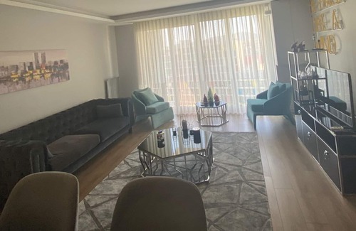 Umraniye Condo | Luxury Apartment w/ Pool, Subway & Shopping Mall