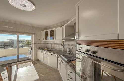 Gale Apartment | Luxury Apartment W/stunning Sea Views, Walk Beach