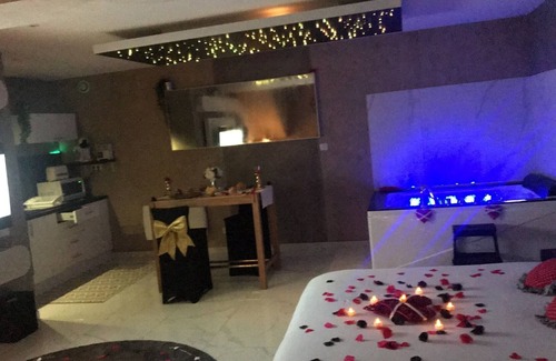 Audincourt Apartment | Luxury Apartment with Jacuzzi, Sauna and Steam Room