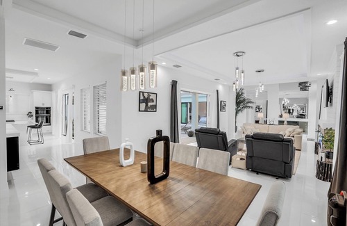 Trailer Estates House | Luxury Aqua Lagoon Community, near beach & IMG!