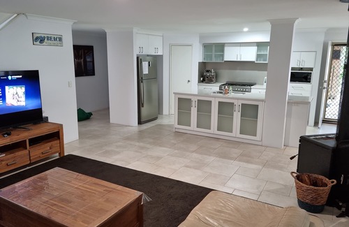 Quindalup House | Luxury at The Cove - Walk to the beach and town