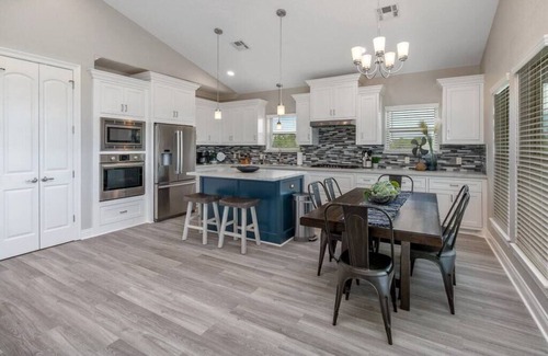 Hackberry House | Luxury at the Water