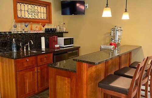 Portuguese Cove House | Luxury Bachelor by Halifax Waterfront -Hot Tub