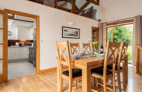 Widegates Cottage | Luxury Barn Conversion, hot tub & EV charger - An ideal family and friends getaway