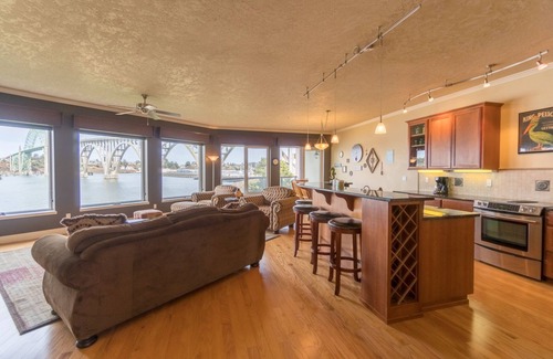 Newport Condo | Luxury bay front condo just south of the Newport bridge with stunning views!