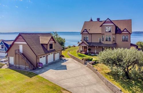 Tulalip House | Luxury Bayfront Oasis with Private Beach Access, Near Tulalip Casino and Outlets!