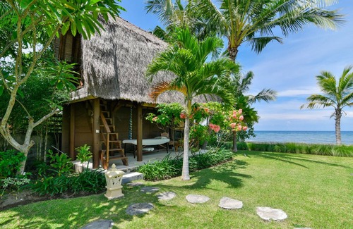Gerokgak Villa | Luxury beach villa with 5* care by our amazing staff!