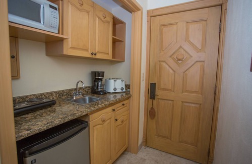 Flamingos Condo | Luxury Beachfront Villa – Summer & Fall Specials, Ocean Views, Pool & More!