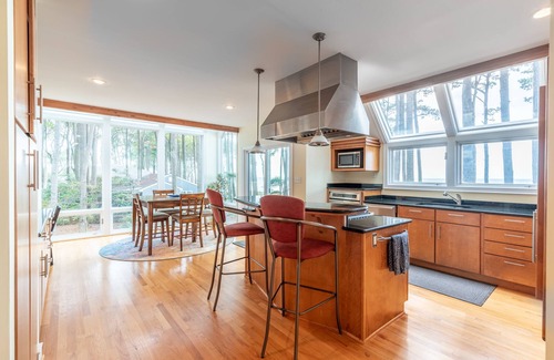Davis Wharf House | Luxury Beachfront 5 Bedroom, 3.5 Bath home with 200 ft. of PRIVATE BEACH!