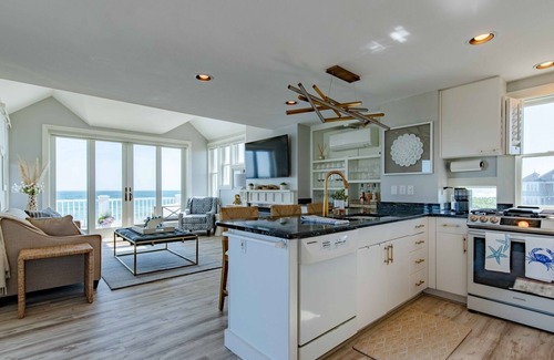 Green Hill House | Luxury Beachfront Home in Green Hill, sleeps 10