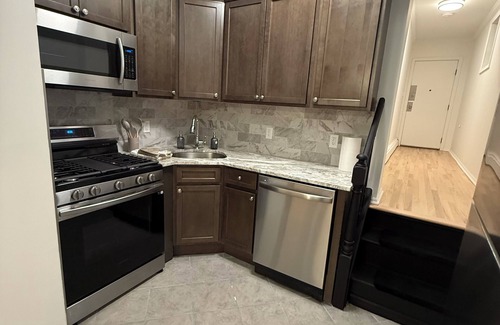 Jersey City Apartment | Luxury Boutique Home 5 beds 2 bath 25 min to NYC