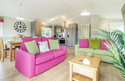 Dereham Ski Chalet | Luxury boutique style lodge with one double bedroom and one twin bedroom.