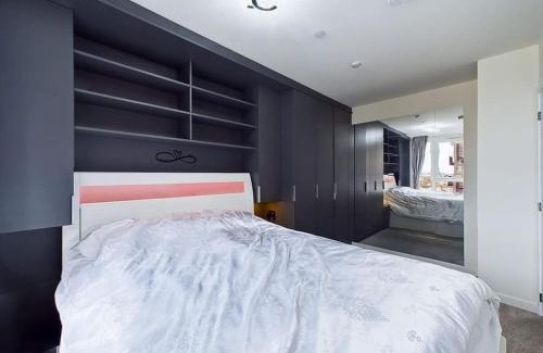 Marlborough Apartment | Luxury & Bright Apartment-Near Tube & Shops -Gym Access