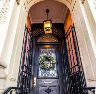 Downtown Cincinnati House | Luxury Brownstone - Walk to ALL - Washington Park