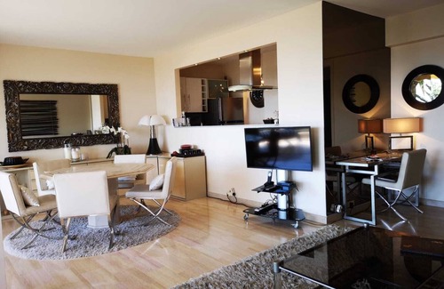 Vallauris Apartment | Luxury building with swimming pool and sea access