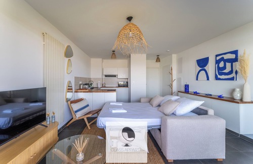 Carnon-Plage Apartment | Luxury building with pond view and parking