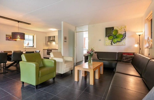 Hooghalen House | Luxury bungalow with private sauna, 5 bedrooms, 2 bathrooms und spacious terrace.