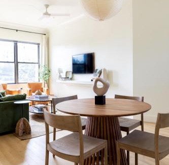 Hillsboro Village House | Luxury by Music Row Belmont Vanderbilt FREE Parking