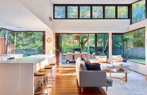 Broken Head House | Luxury Byron Bay Beachfront Home – Heated Pool, Pet Friendly, Family Ready