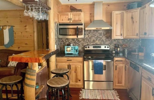 Arkdale Cabin | Luxury Cabin by Castle Rock Lake/Wisconsin Dells!